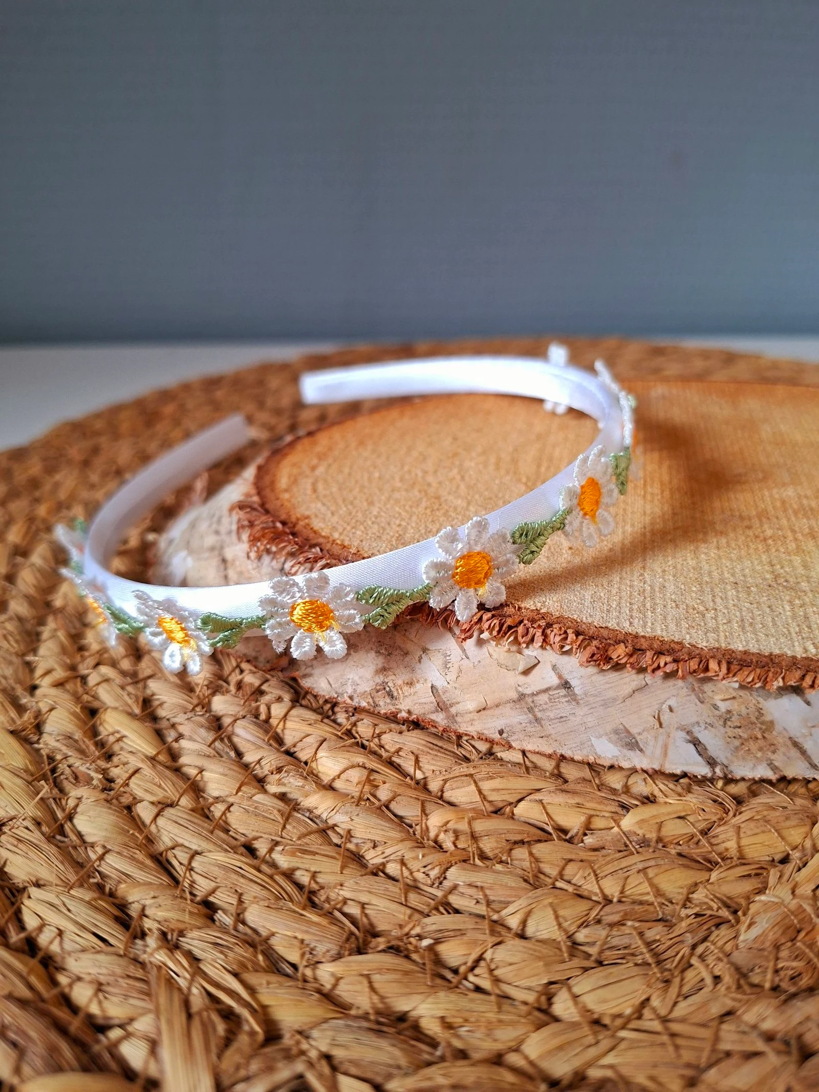 Madeliefjes diadeem – wit satijn
